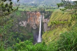 SipisoPiso Wasserfall auf Sumatra