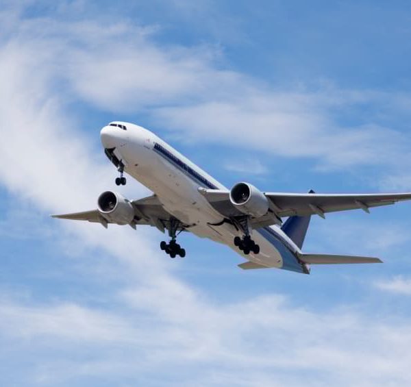 Flugzeug am Himmel