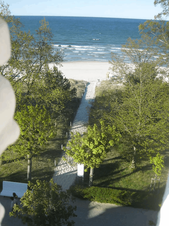 An der Strandpromenade mit Blick auf die Binzer Bucht